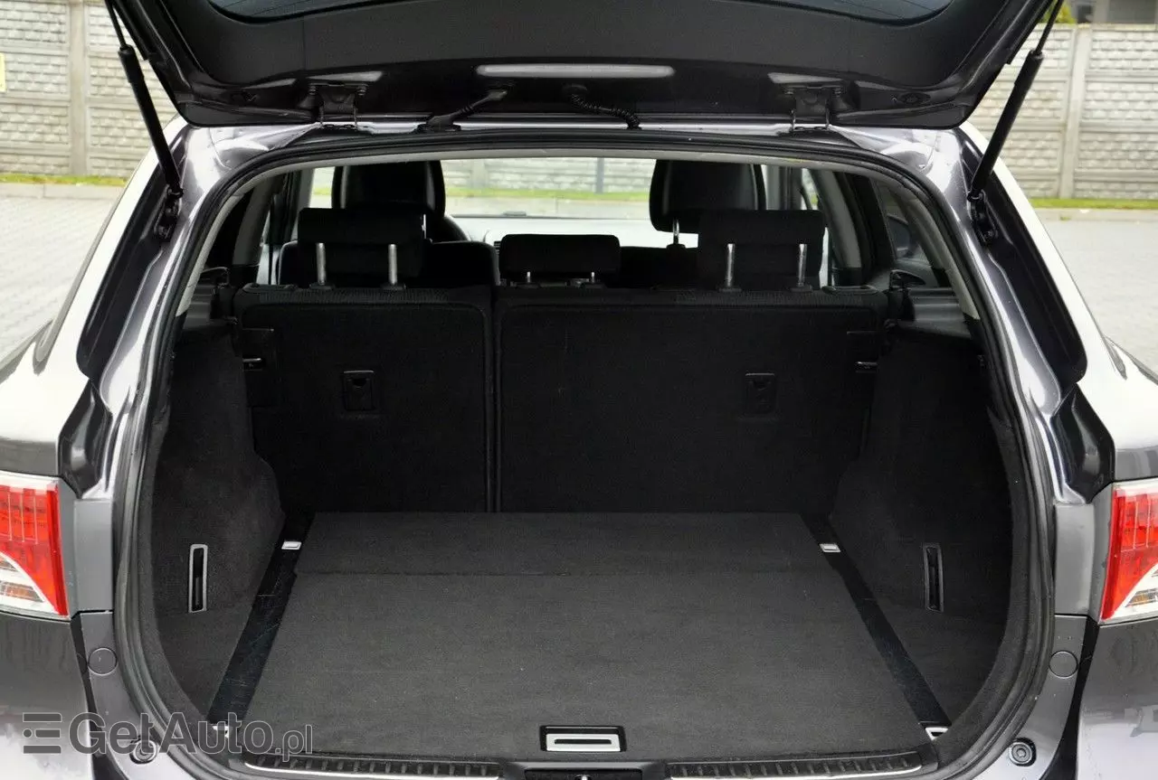 TOYOTA Avensis Combi 1.6 Sol