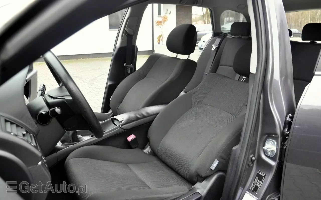 TOYOTA Avensis Combi 1.6 Sol