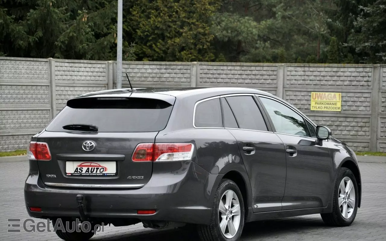 TOYOTA Avensis Combi 1.6 Sol