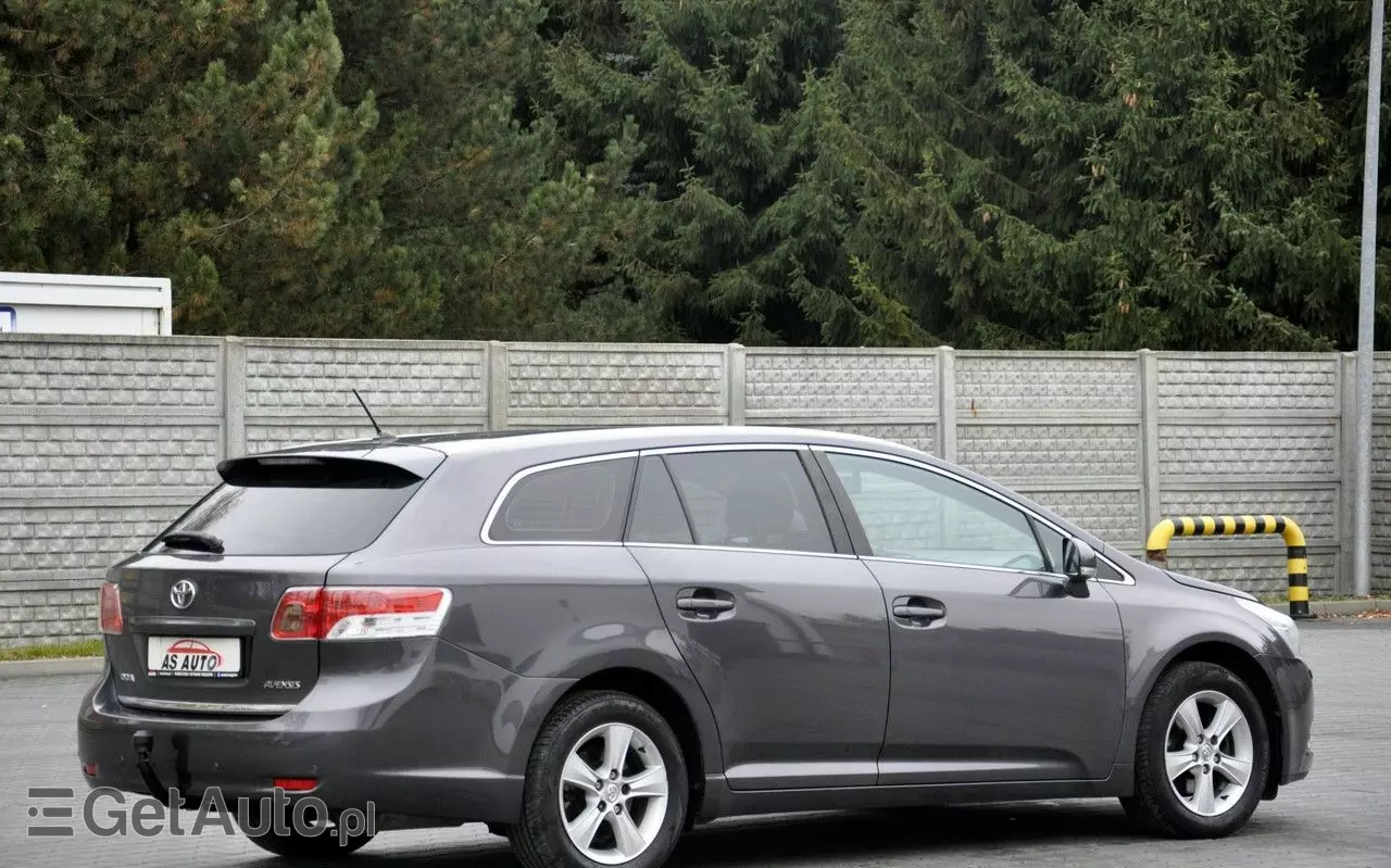 TOYOTA Avensis Combi 1.6 Sol