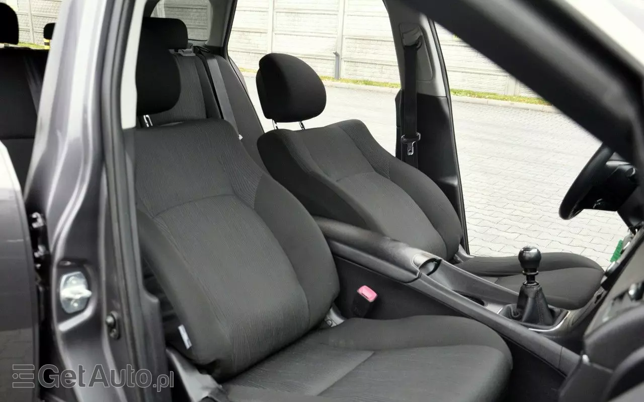 TOYOTA Avensis Combi 1.6 Sol