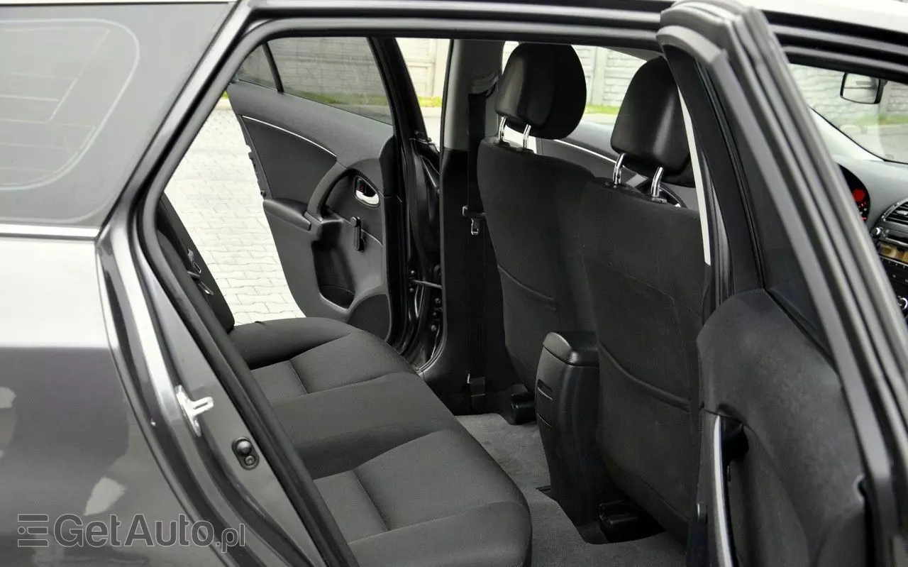 TOYOTA Avensis Combi 1.6 Sol