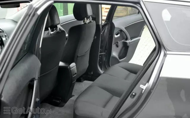 TOYOTA Avensis Combi 1.6 Sol