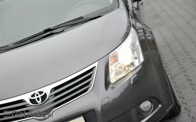 TOYOTA Avensis Combi 1.6 Sol