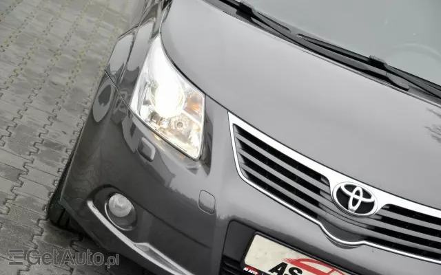 TOYOTA Avensis Combi 1.6 Sol