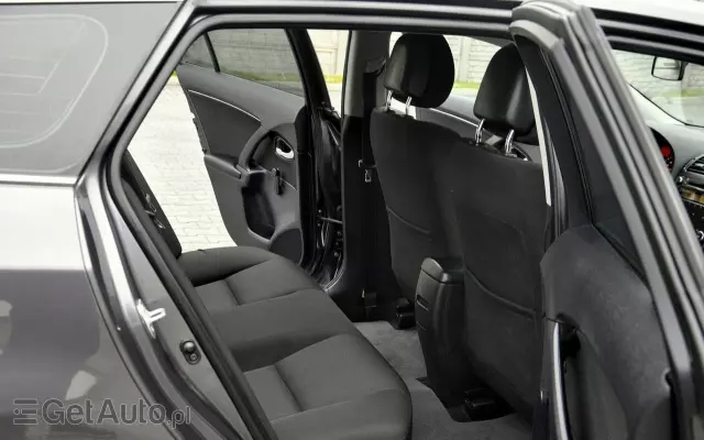 TOYOTA Avensis Combi 1.6 Sol