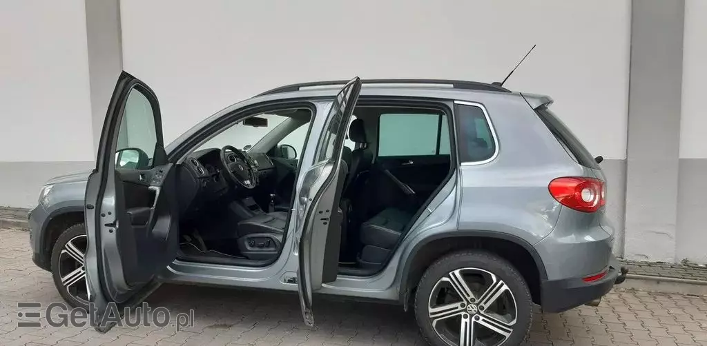 VOLKSWAGEN Tiguan 