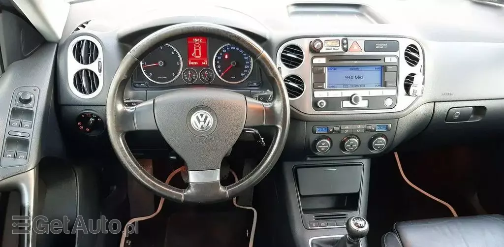 VOLKSWAGEN Tiguan 