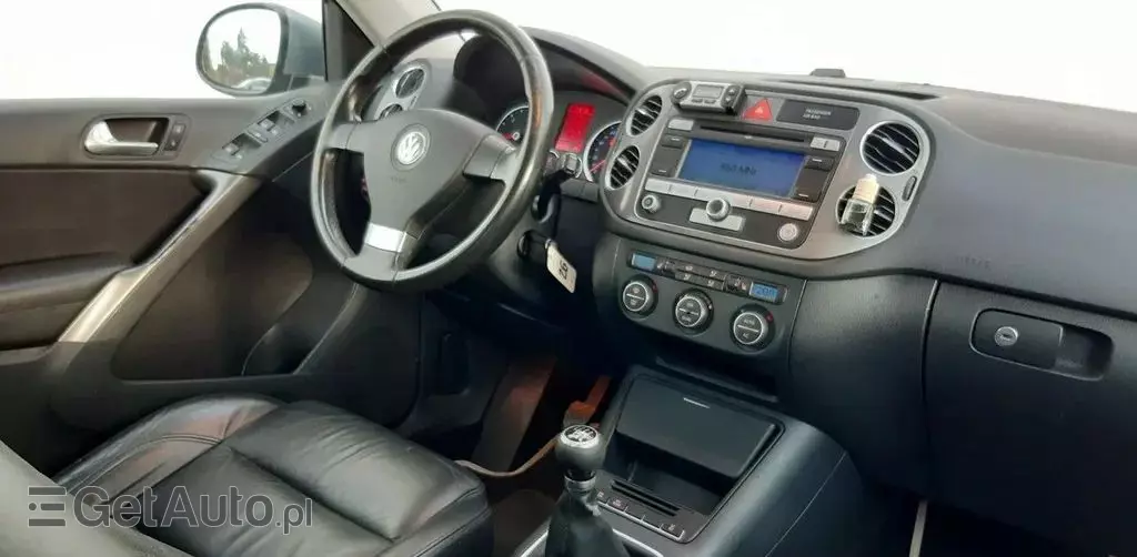 VOLKSWAGEN Tiguan 
