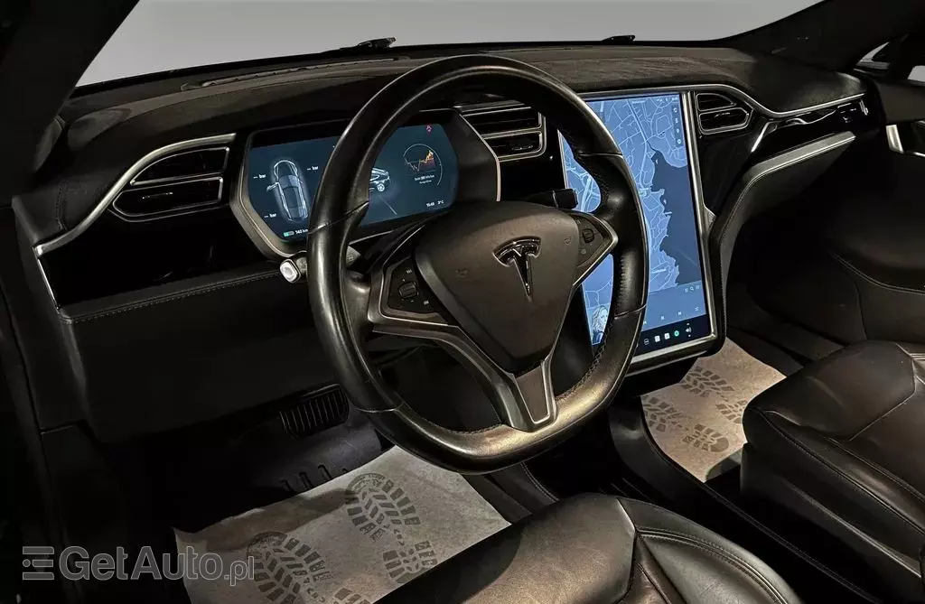 TESLA Model S 