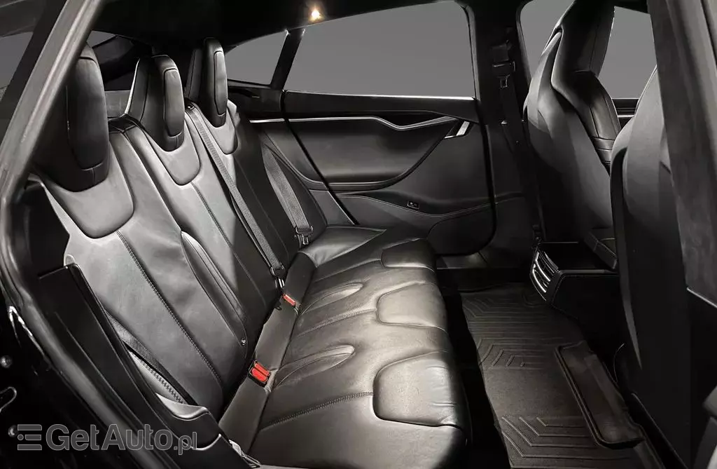 TESLA Model S 