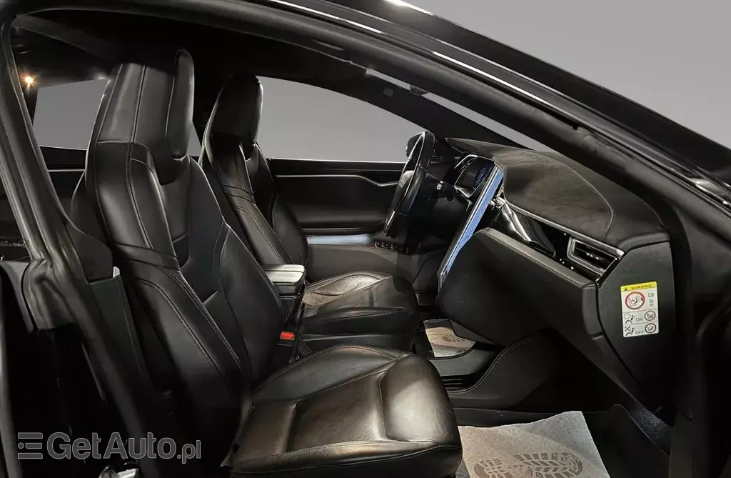 TESLA Model S 