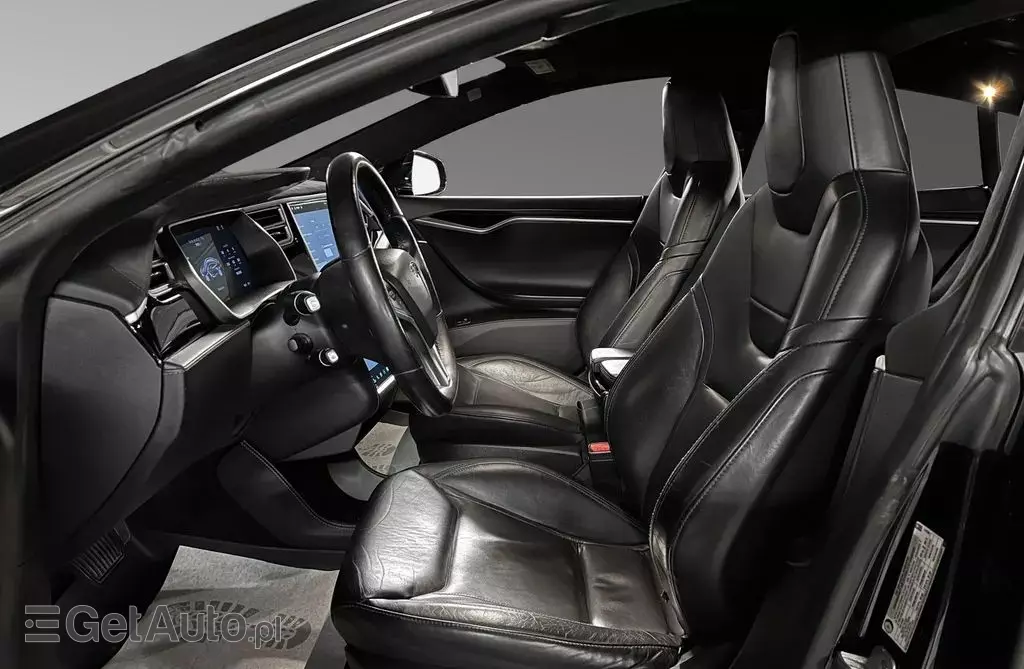 TESLA Model S 