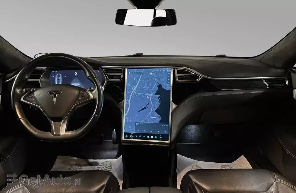 TESLA Model S 