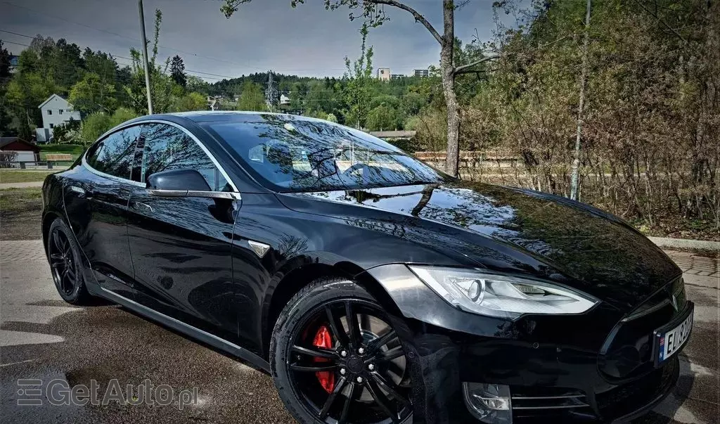 TESLA Model S 