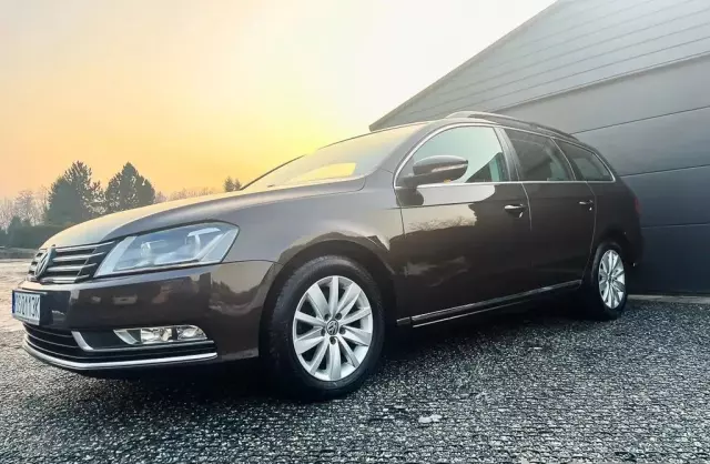 VOLKSWAGEN Passat 