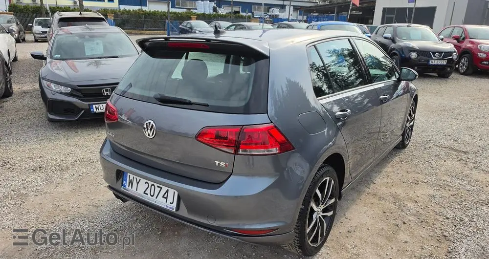VOLKSWAGEN Golf 