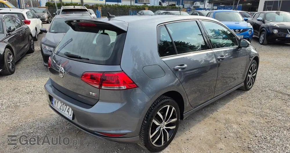 VOLKSWAGEN Golf 