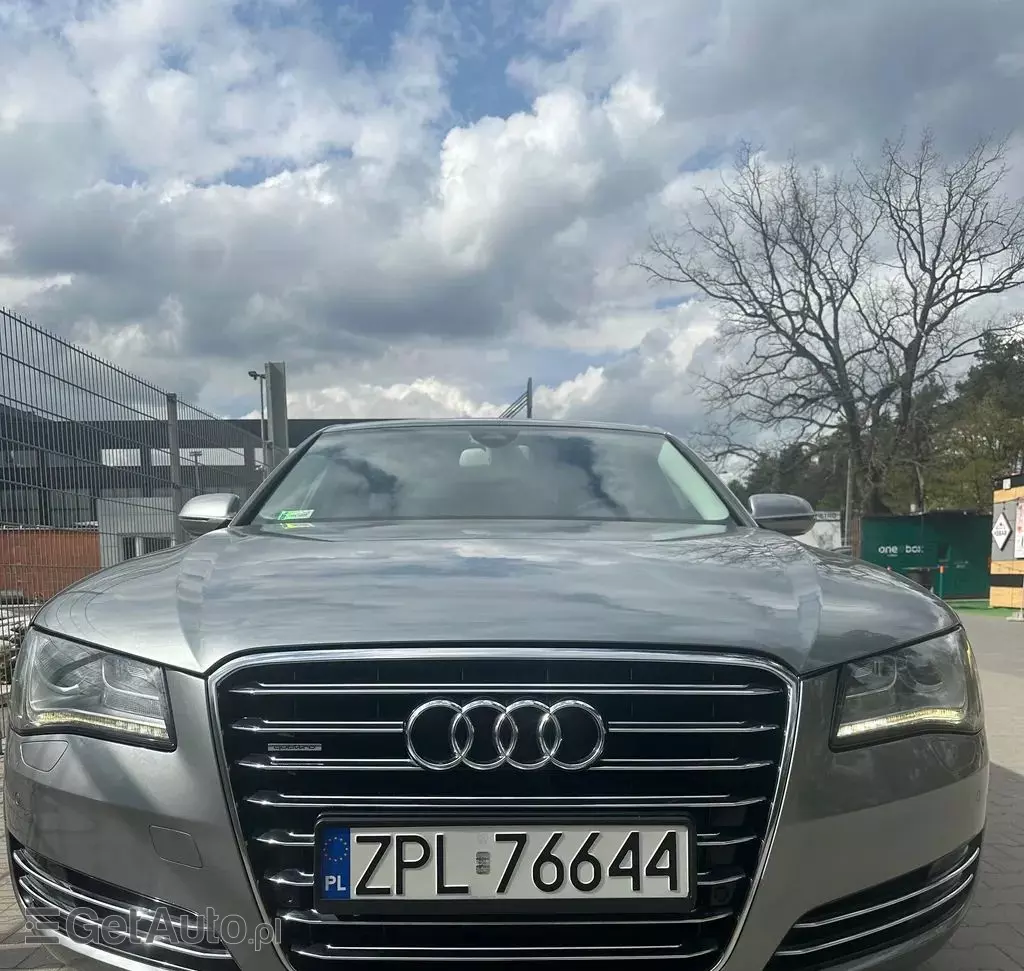 AUDI A8 