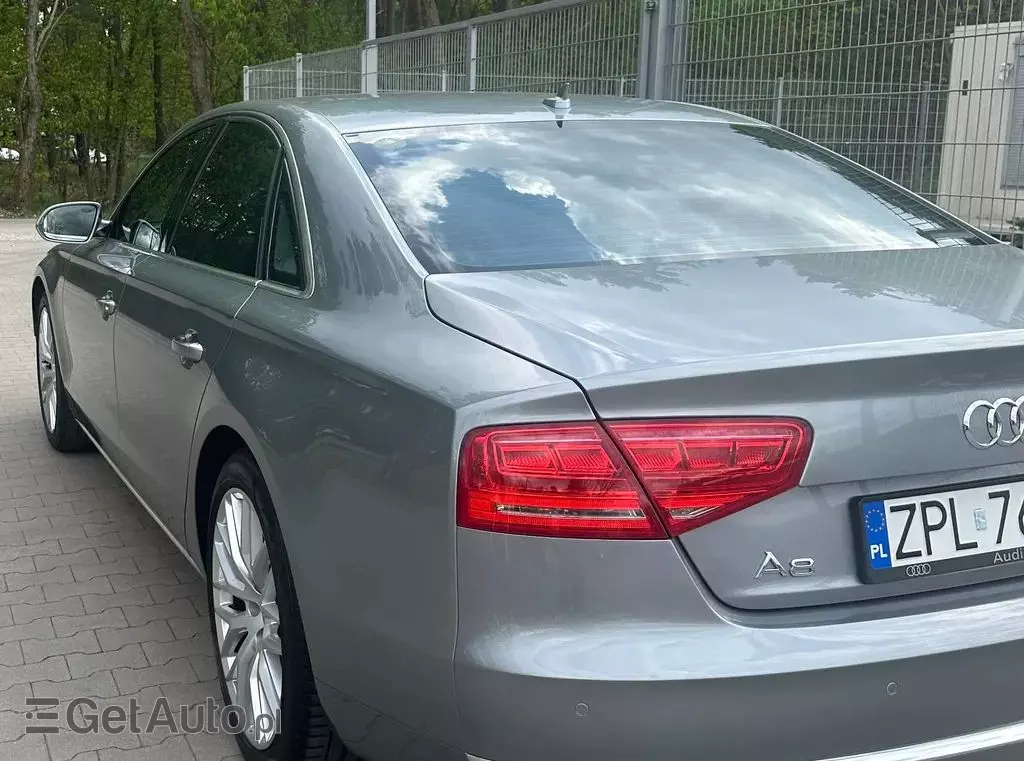 AUDI A8 