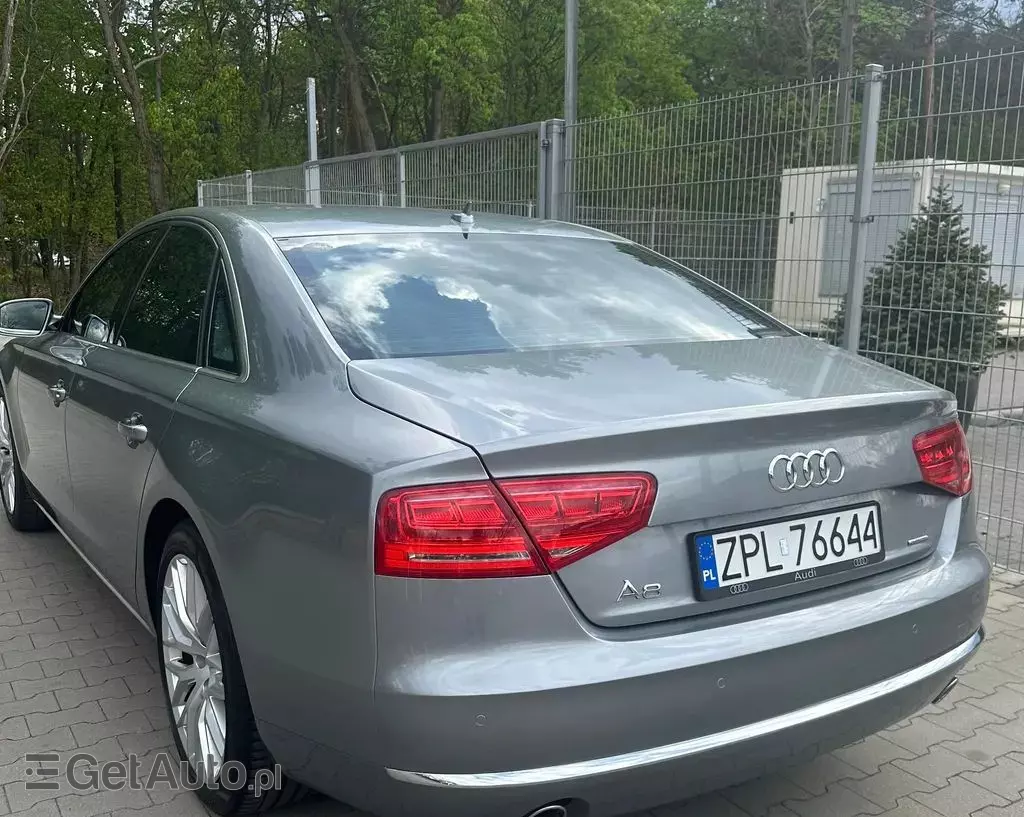 AUDI A8 