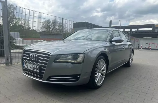 AUDI A8 