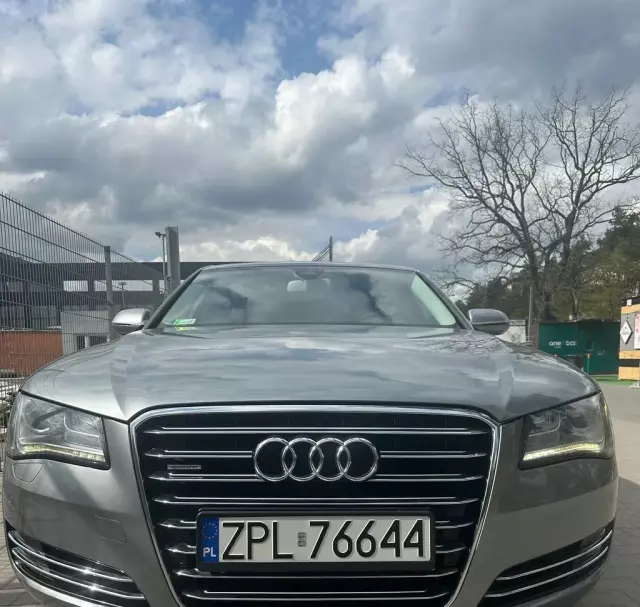 AUDI A8 