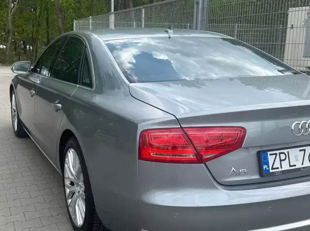 AUDI A8 
