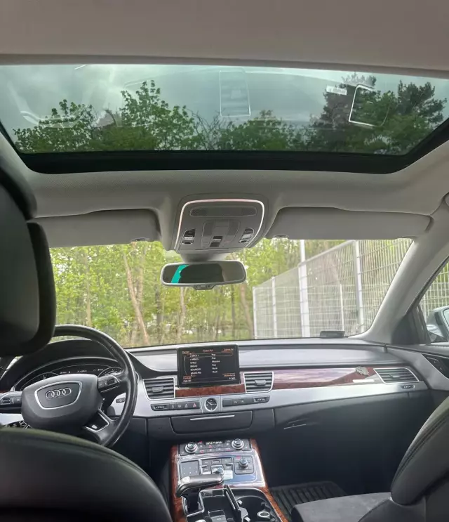 AUDI A8 