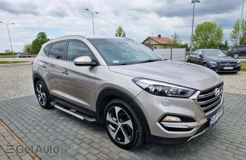 HYUNDAI Tucson 