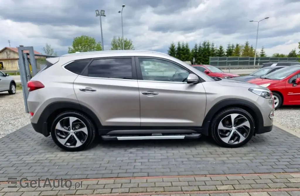 HYUNDAI Tucson 