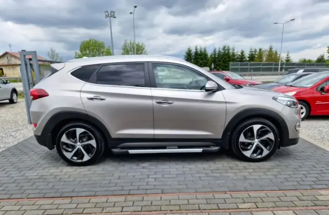 HYUNDAI Tucson 