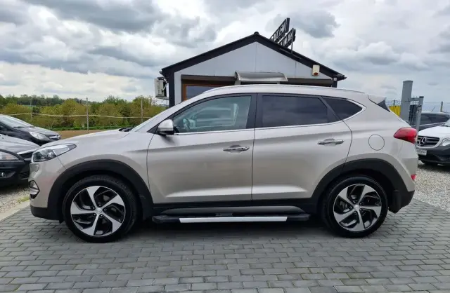 HYUNDAI Tucson 