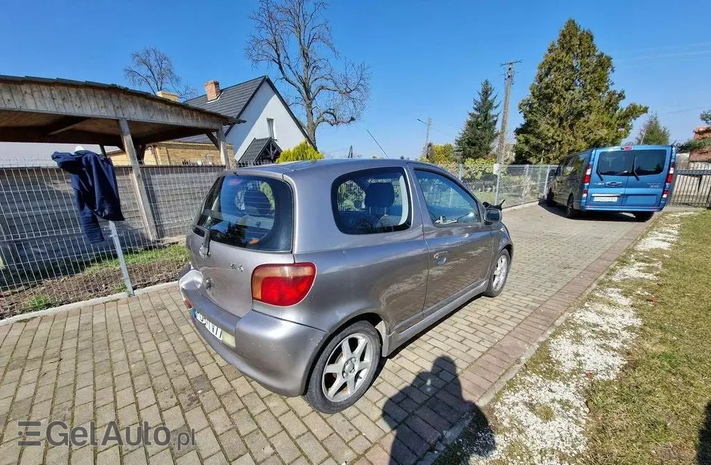 TOYOTA Yaris 
