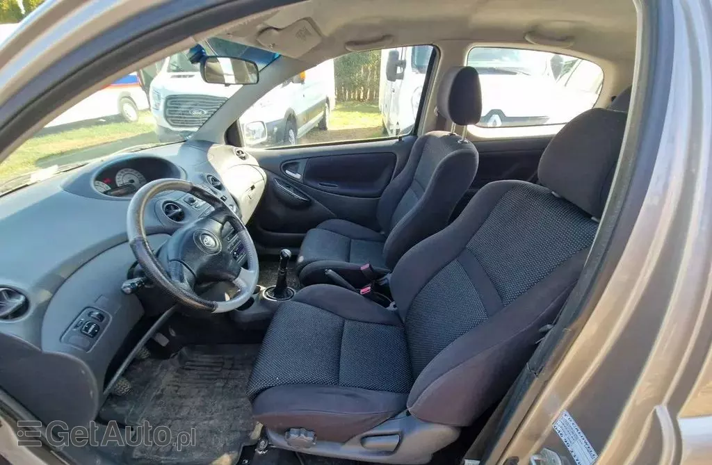 TOYOTA Yaris 