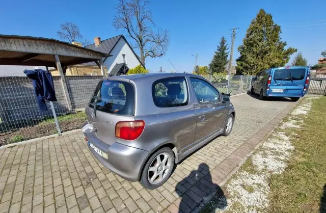 TOYOTA Yaris 