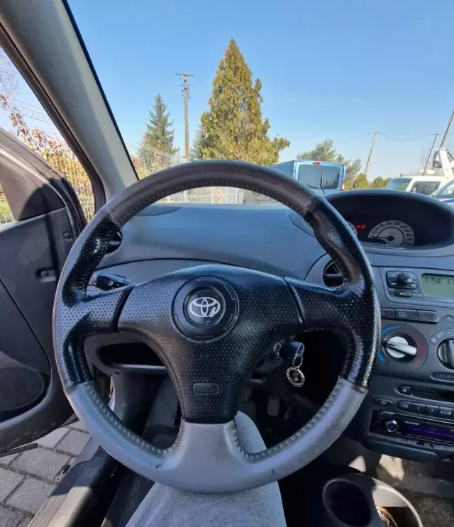 TOYOTA Yaris 