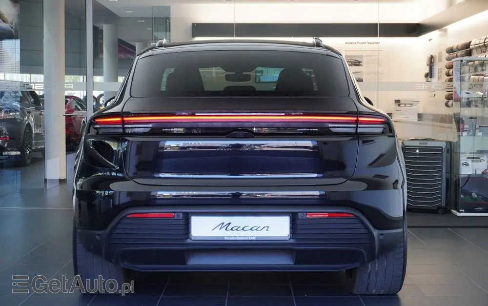 PORSCHE Macan 