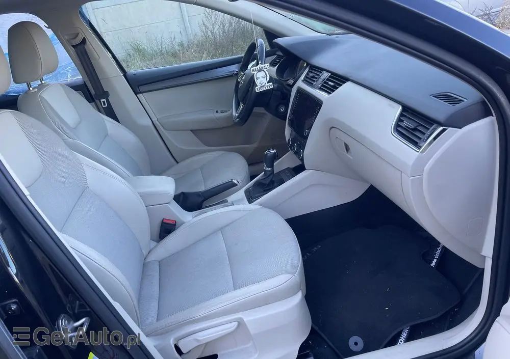 SKODA Octavia 1.4 TSI DSG Drive