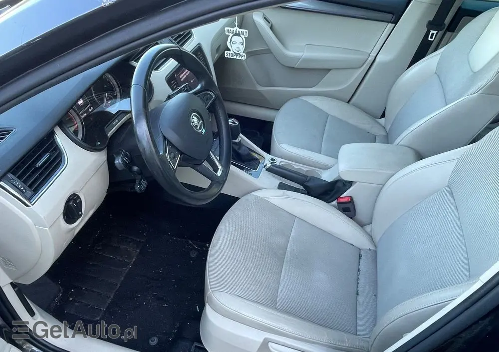 SKODA Octavia 1.4 TSI DSG Drive