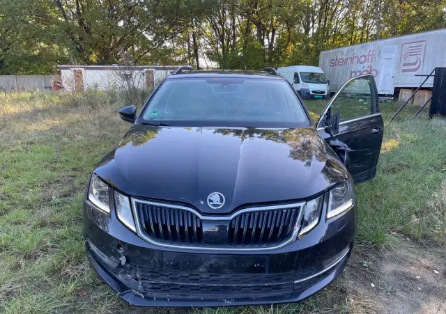 SKODA Octavia 1.4 TSI DSG Drive