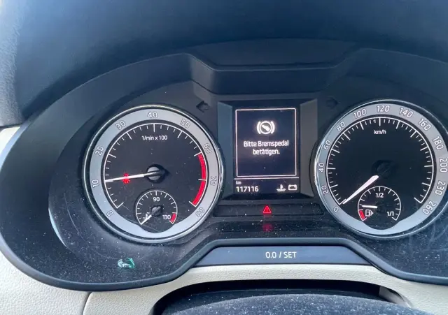 SKODA Octavia 1.4 TSI DSG Drive