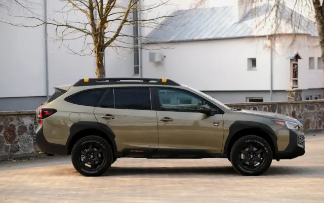 SUBARU Outback 