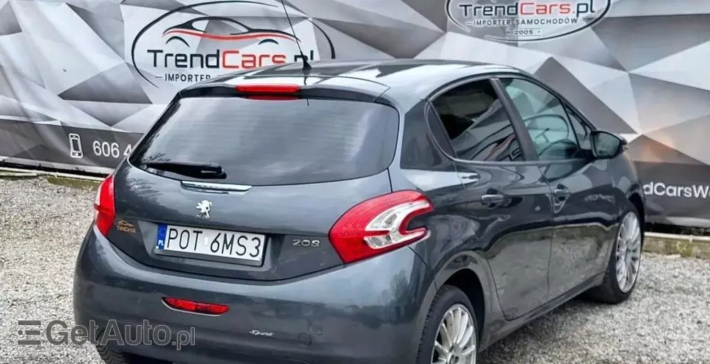 PEUGEOT 208 
