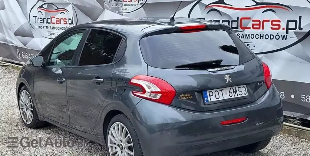 PEUGEOT 208 