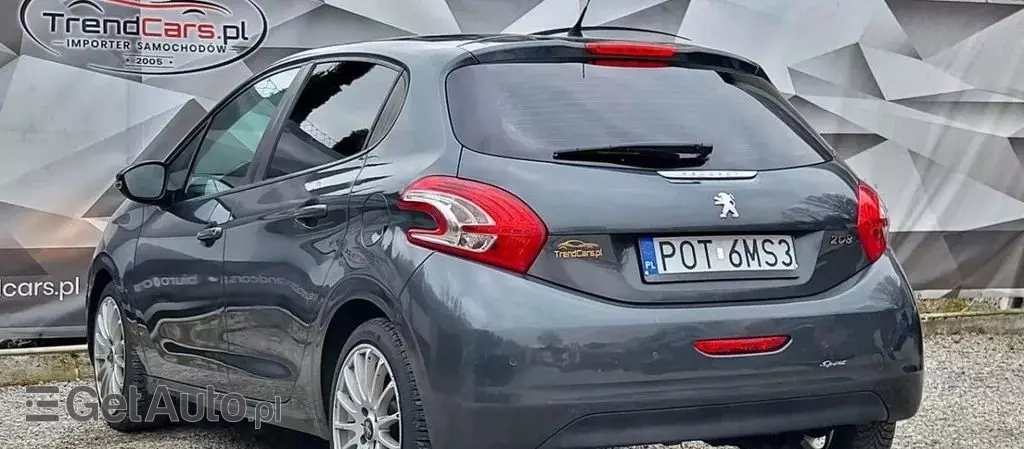 PEUGEOT 208 