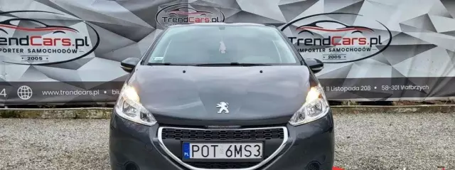 PEUGEOT 208 