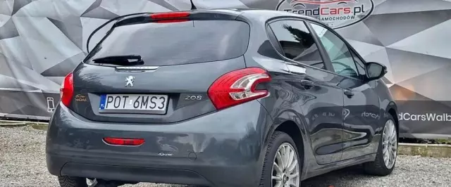 PEUGEOT 208 