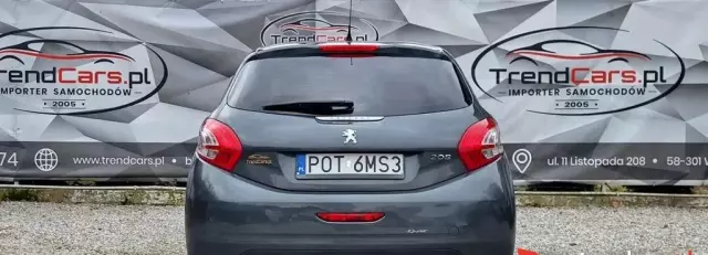 PEUGEOT 208 