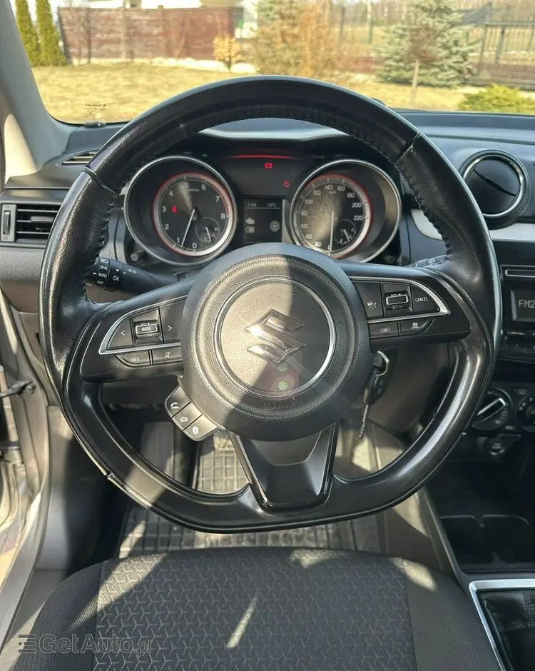 SUZUKI Swift 